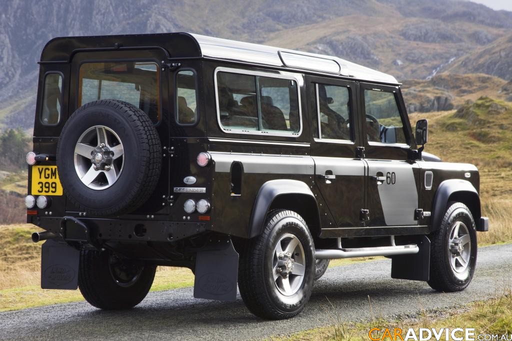 land-rover defender 110 station wagon-pic. 2