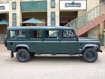 land-rover defender 130 station wagon-pic. 1