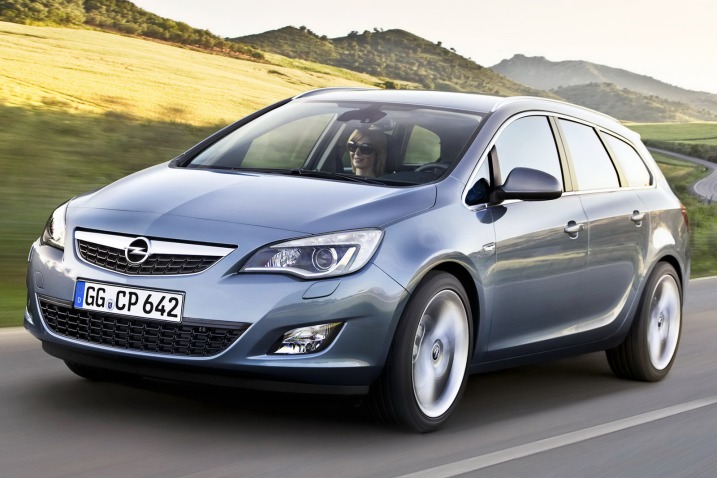 opel astra sports tourer-pic. 2