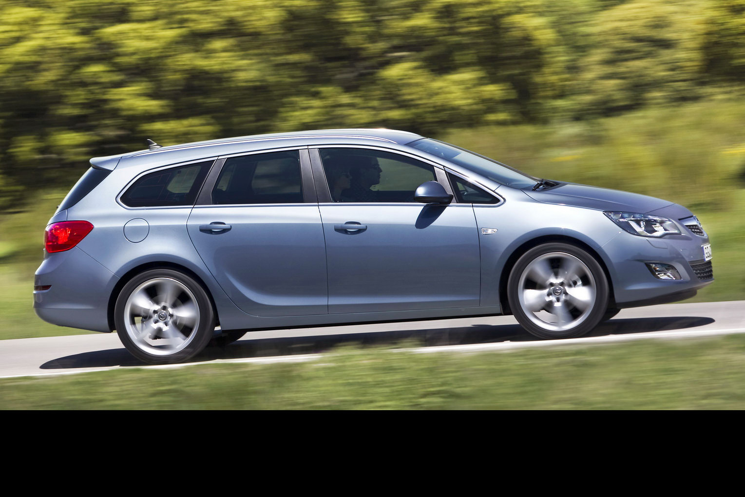 opel astra sports tourer-pic. 3