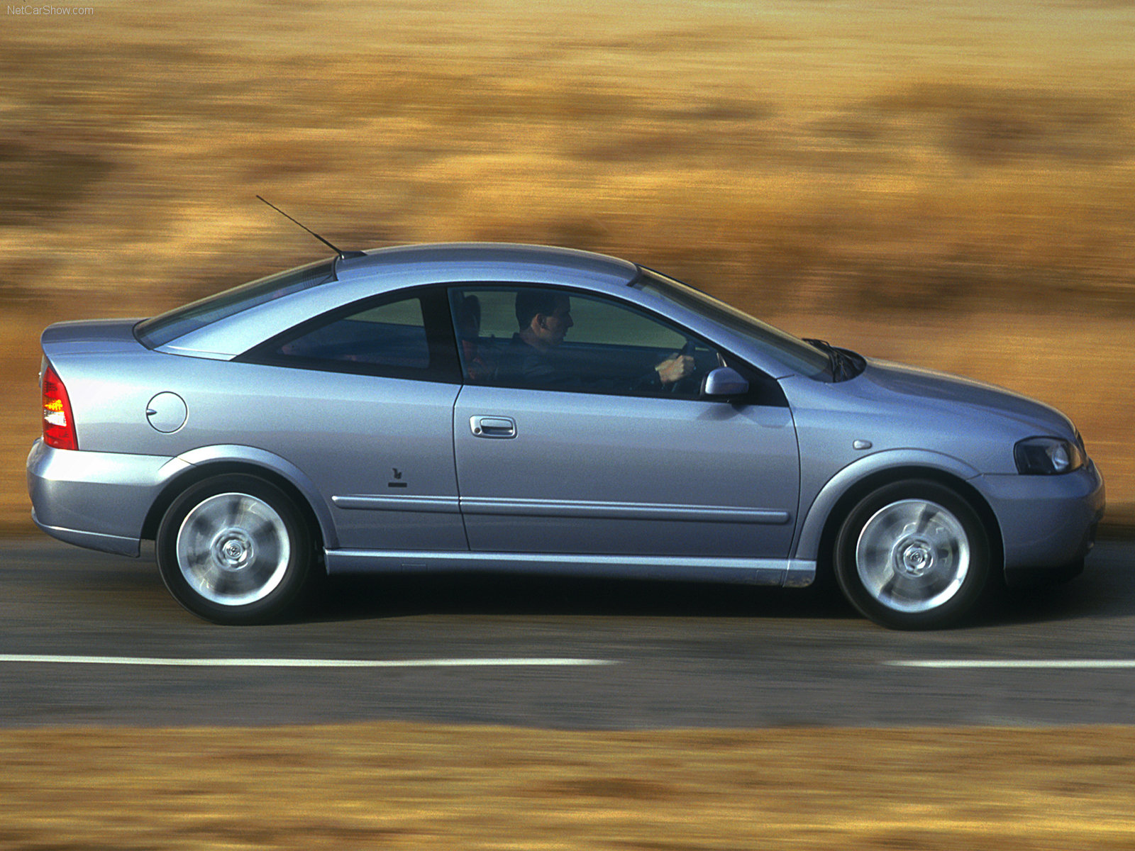 vauxhall astra coupe-pic. 2