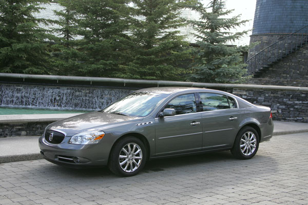 buick lucerne cx-pic. 1