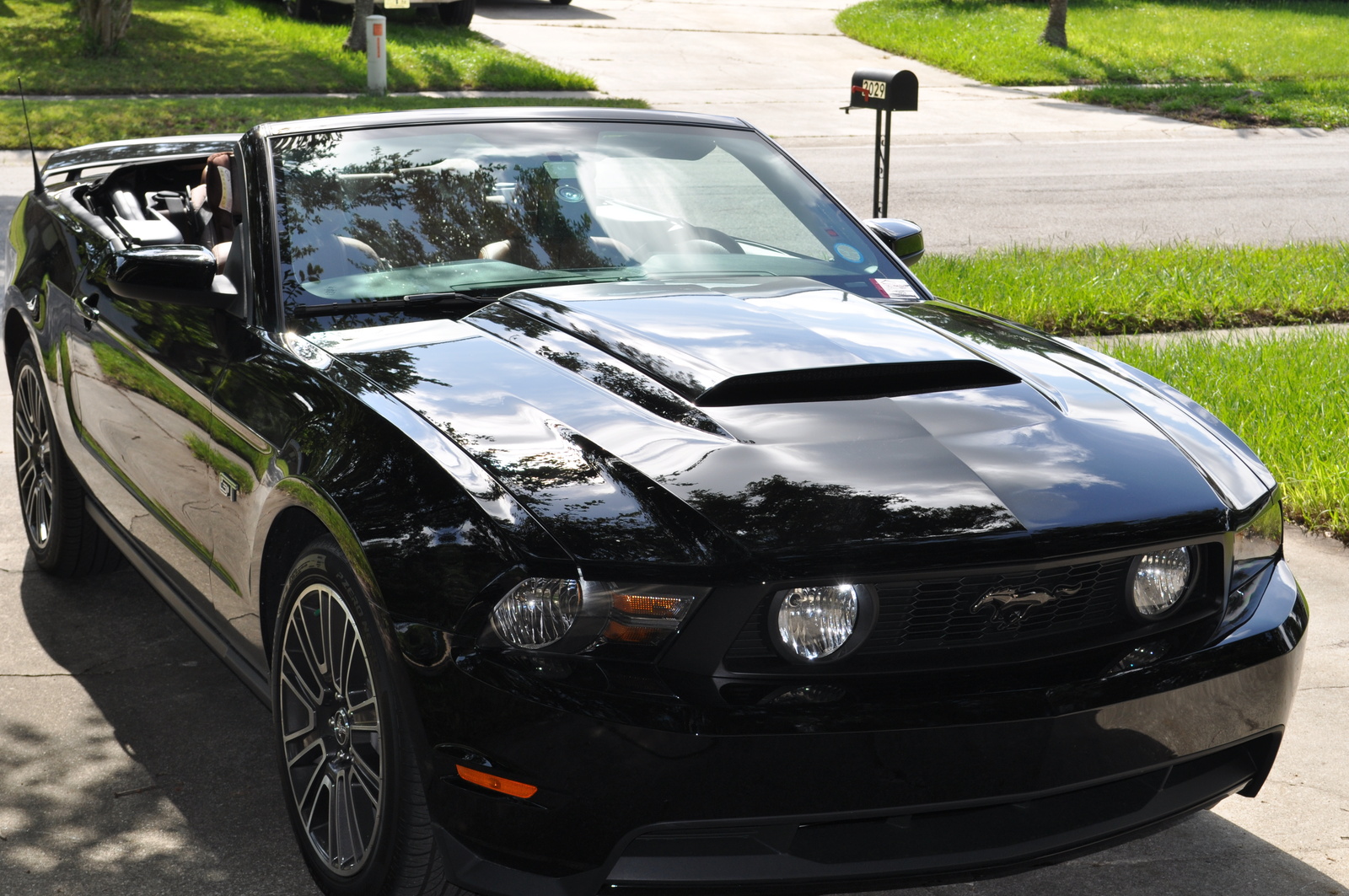 ford mustang gt premium convertible-pic. 2