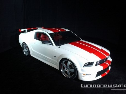 ford mustang premium coupe-pic. 2