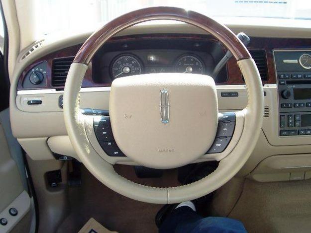 lincoln town car signature limited #4