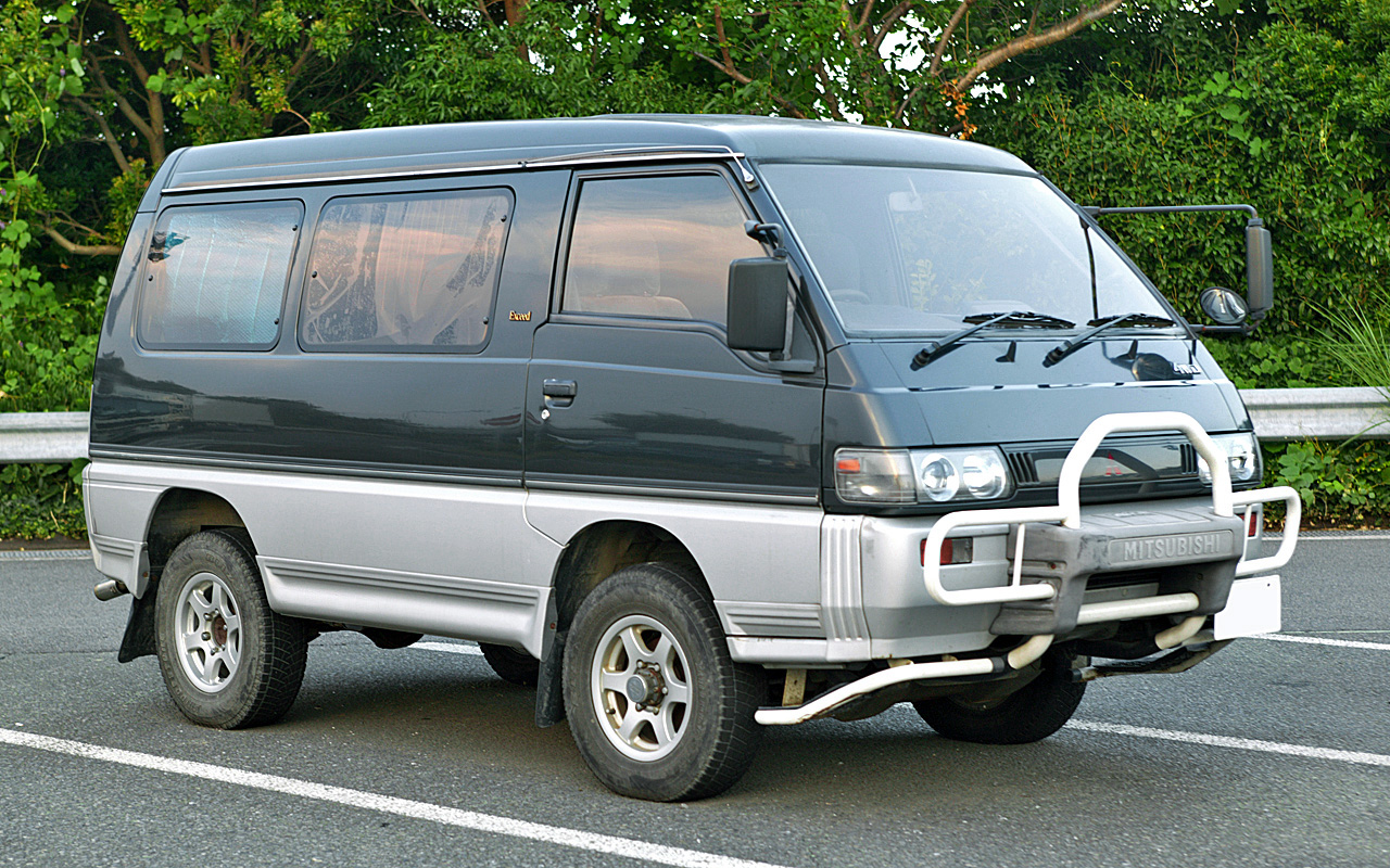 mitsubishi delica star wagon-pic. 1
