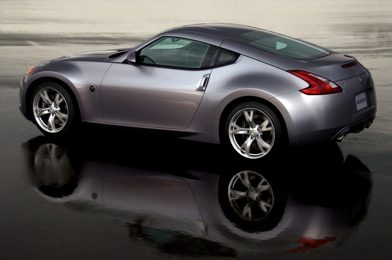 nissan 370z coupe-pic. 1