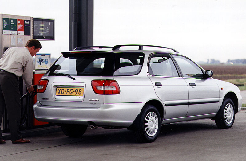 Купить сузуки култус. Suzuki Cultus 2002. Suzuki Baleno Wagon 1999-2002. Сузуки Култус 2002 вагон. Сузуки Балено 1999 универсал.