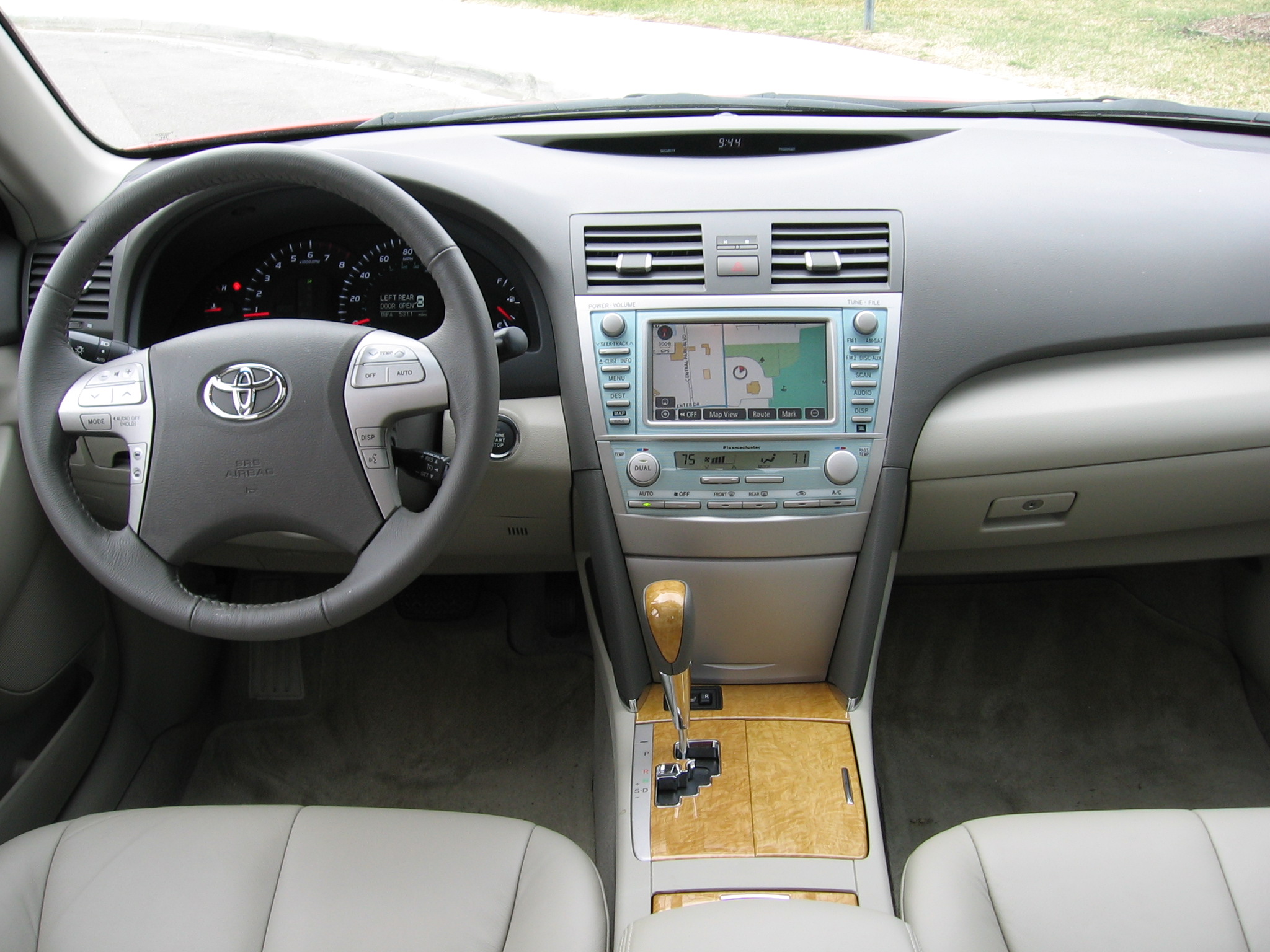 toyota camry xle-pic. 3
