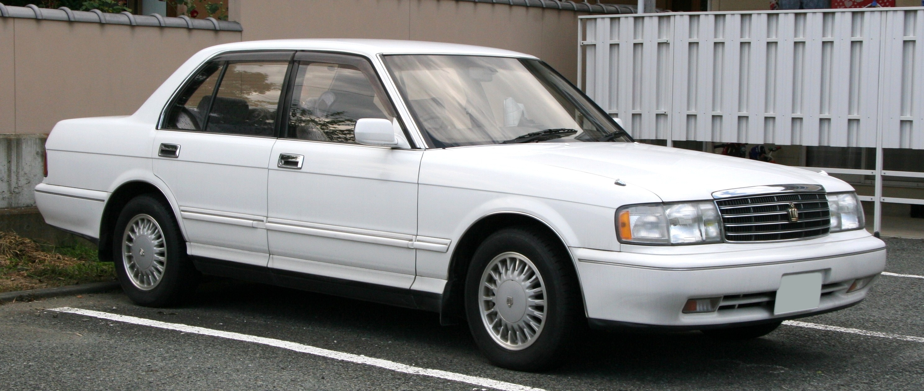 toyota crown sedan-pic. 1