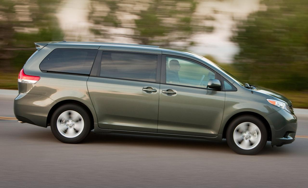 toyota sienna le awd-pic. 1
