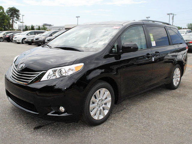 toyota sienna le awd-pic. 2